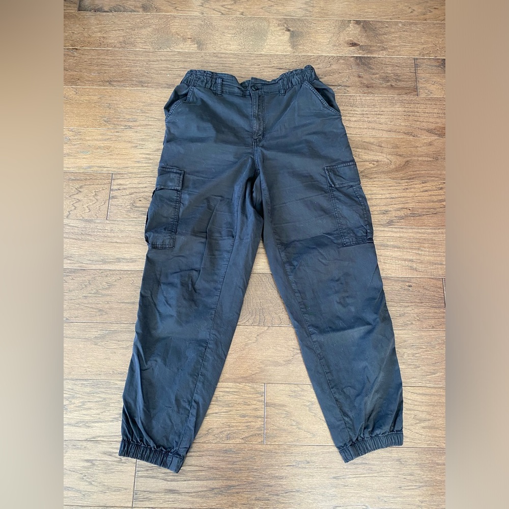 American Eagle black cuffed cargo pants